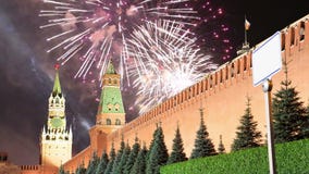 Fyrverkerier över MoskvaKreml, Ryssland arkivfilmer Fyrverkerier över MoskvaKreml, Ryssland arkivfilmer