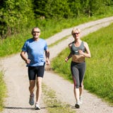 Fällige Paare, die Sport - rüttelnd tun stockfotos Fällige Paare, die Sport - rüttelnd tun stockfotos