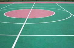 Färgrik sportjordning med den vita markeringslinjen Royaltyfri Bild Färgrik sportjordning med den vita markeringslinjen Royaltyfri Bild