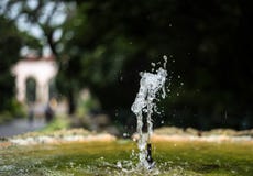 Färgstänk för vattenvattenkran royaltyfria bilder Färgstänk för vattenvattenkran royaltyfria bilder