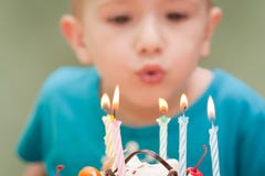 födelsedagcakestearinljus arkivfoto födelsedagcakestearinljus arkivfoto