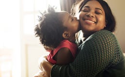 För familjhus för afrikansk nedstigning hem- vila bo arkivfoton För familjhus för afrikansk nedstigning hem- vila bo arkivfoton