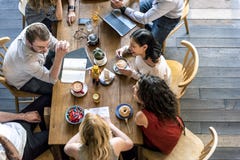 För fritidlivsstil för coffee shop talande begrepp för avkoppling fotografering för bildbyråer För fritidlivsstil för coffee shop talande begrepp för avkoppling fotografering för bildbyråer