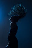 För råttsvansregnrock för kvinna afro ljus för dansgolv fotografering för bildbyråer För råttsvansregnrock för kvinna afro ljus för dansgolv fotografering för bildbyråer