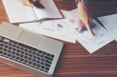 För visningrapport för funktionsduglig man summarisk rapport, finansiell rapport, annu fotografering för bildbyråer För visningrapport för funktionsduglig man summarisk rapport, finansiell rapport, annu fotografering för bildbyråer