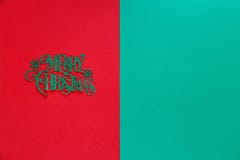 Förberedelse DIY för nytt år eller julklapp lägga framlänges, den bästa sikten, Xmas-ferieberöm, guld- baner på rött dokument med arkivfoton Förberedelse DIY för nytt år eller julklapp lägga framlänges, den bästa sikten, Xmas-ferieberöm, guld- baner på rött dokument med arkivfoton