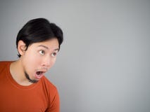 förvånad asiatisk man arkivbilder förvånad asiatisk man arkivbilder
