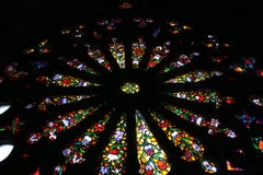 Führung im Glas der Basilika das nationale Versprechen in Quito stockbild Führung im Glas der Basilika das nationale Versprechen in Quito stockbild