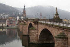 Gammal bro av Heidelberg på flodsikten, Tyskland arkivbilder Gammal bro av Heidelberg på flodsikten, Tyskland arkivbilder