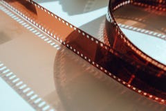 Gammal filmrulle som skjutas från upp nära fotografering för bildbyråer Gammal filmrulle som skjutas från upp nära fotografering för bildbyråer