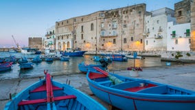 Gammal hamn i Monopoli, Bari Province, sydliga Italien royaltyfri foto Gammal hamn i Monopoli, Bari Province, sydliga Italien royaltyfri foto