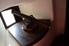 Gammal kanon i slott arkivbild Gammal kanon i slott arkivbild