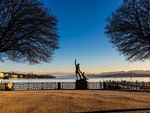 Ganymed-Skulptur am Zurich See im Winter Zürich die Schweiz stockbild Ganymed-Skulptur am Zurich See im Winter Zürich die Schweiz stockbild