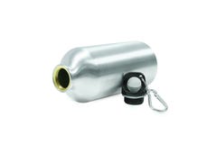 Garrafa met?lica isolada no fundo branco O molde da garrafa de ?gua vazia para mant?m a temperatura ilustração stock Garrafa met?lica isolada no fundo branco O molde da garrafa de ?gua vazia para mant?m a temperatura ilustração stock