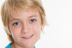 Garçon blond de sourire photographie stock Garçon blond de sourire photographie stock