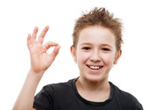 Garçon de sourire d'adolescent de beauté jeune faisant des gestes CORRECT ou signe de succès Images libres de droits Garçon de sourire d'adolescent de beauté jeune faisant des gestes CORRECT ou signe de succès Images libres de droits
