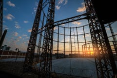 Gaswerk in Nord-London-Sonnenuntergang lizenzfreie stockfotografie Gaswerk in Nord-London-Sonnenuntergang lizenzfreie stockfotografie
