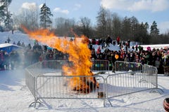Gatchina, het gebied van Leningrad, RUSLAND - Maart 5, 2011: De traditionele Russische vakantie Maslenitsa royalty-vrije stock afbeelding Gatchina, het gebied van Leningrad, RUSLAND - Maart 5, 2011: De traditionele Russische vakantie Maslenitsa royalty-vrije stock afbeelding