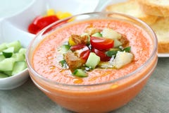 Gazpacho, sou végétal froid espagnol Images libres de droits Gazpacho, sou végétal froid espagnol Images libres de droits