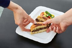 Gdy rżnięty hamburger zdjęcia royalty free Gdy rżnięty hamburger zdjęcia royalty free