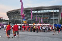 Gebläse nähern sich dem Donbass Arenastadion lizenzfreies stockfoto Gebläse nähern sich dem Donbass Arenastadion lizenzfreies stockfoto