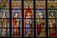Gebrandschilderd glas in de kathedraal royalty-vrije stock fotografie Gebrandschilderd glas in de kathedraal royalty-vrije stock fotografie