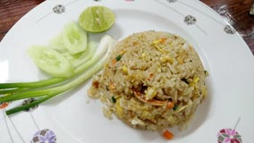 Gebratener Reis mit Schweinefleisch/Huhn/Garnelen/crabmeats Menü des Thailand-Straßenlebensmittels lizenzfreies stockbild Gebratener Reis mit Schweinefleisch/Huhn/Garnelen/crabmeats Menü des Thailand-Straßenlebensmittels lizenzfreies stockbild