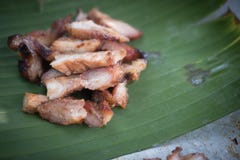 Gebratenes Schweinefleisch grillte Fleischscheibe Siamesische Artnahrung stockbild Gebratenes Schweinefleisch grillte Fleischscheibe Siamesische Artnahrung stockbild