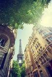 Gebäude in Paris nahe Eiffelturm lizenzfreie stockfotos Gebäude in Paris nahe Eiffelturm lizenzfreie stockfotos