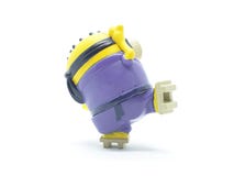 Geel het Speelgoed Plastic Model van Banaanminion van Verachtelijk me Film op Wit Geïsoleerde Achtergrond stock illustratie Geel het Speelgoed Plastic Model van Banaanminion van Verachtelijk me Film op Wit Geïsoleerde Achtergrond stock illustratie