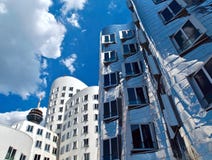 Gehry Bauten в Германии в Duesseldorf, здесь белом здании стоковое фото rf Gehry Bauten в Германии в Duesseldorf, здесь белом здании стоковое фото rf