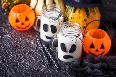 Geist ähnliche Getränke Halloweens für Partei stockfotos Geist ähnliche Getränke Halloweens für Partei stockfotos