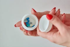 Gekleurde geassorteerde farmaceutische geneeskundepillen, tabletten en capsules stock afbeeldingen Gekleurde geassorteerde farmaceutische geneeskundepillen, tabletten en capsules stock afbeeldingen