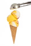 Gelado: Cone de gelado com a colher do gelado fotos de stock Gelado: Cone de gelado com a colher do gelado fotos de stock