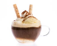 Gelado de baunilha e café - café congelado no copo fotografia de stock royalty free Gelado de baunilha e café - café congelado no copo fotografia de stock royalty free