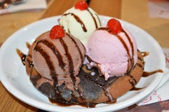 Gelato in pancake fotografia stock Gelato in pancake fotografia stock