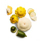 Gele, groene en ronde die courgette op witte achtergrond wordt geïsoleerd Stock Afbeeldingen Gele, groene en ronde die courgette op witte achtergrond wordt geïsoleerd Stock Afbeeldingen