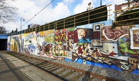 Gemalte Graffiti auf einer Gebäudewand in Brüssel, Belgien Stockfotografie Gemalte Graffiti auf einer Gebäudewand in Brüssel, Belgien Stockfotografie