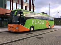 Geparkeerde Flixbus-autobus stock afbeeldingen Geparkeerde Flixbus-autobus stock afbeeldingen