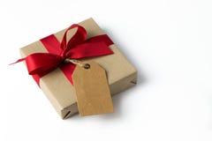 Geschenkbox mit Empty tag Lizenzfreie Stockfotografie Geschenkbox mit Empty tag Lizenzfreie Stockfotografie