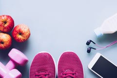 Geschiktheid en gezond actief levensstijlconcept als achtergrond Dumbbel stock afbeelding Geschiktheid en gezond actief levensstijlconcept als achtergrond Dumbbel stock afbeelding