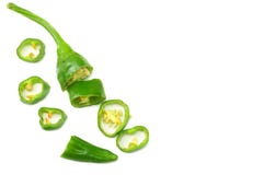 geschnittene grüne Pfeffer des scharfen Paprikas lokalisiert auf Draufsicht des weißen Hintergrundes lizenzfreies stockfoto geschnittene grüne Pfeffer des scharfen Paprikas lokalisiert auf Draufsicht des weißen Hintergrundes lizenzfreies stockfoto