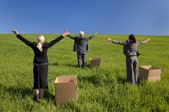 Geschäfts-Team, das außerhalb des Kastens denkt stockbilder Geschäfts-Team, das außerhalb des Kastens denkt stockbilder