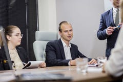 Geschäftsleute, die Konferenz-Diskussions-Unternehmenskonzept treffen, stockfotografie Geschäftsleute, die Konferenz-Diskussions-Unternehmenskonzept treffen, stockfotografie