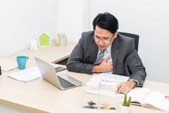 Geschäftsmann ist krank lizenzfreies stockbild Geschäftsmann ist krank lizenzfreies stockbild