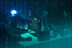 Gew?nschte H?cker, die Virus ransomware unter Verwendung der Laptops und der Computer kodieren Cyberangriff, Systembrechen und Sc stockfoto Gew?nschte H?cker, die Virus ransomware unter Verwendung der Laptops und der Computer kodieren Cyberangriff, Systembrechen und Sc stockfoto