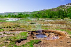 Geyser στην περίοδο ηρεμίας κοντά στο ηφαίστειο, το χρυσό δαχτυλίδι στην Ισλανδία στοκ εικόνες Geyser στην περίοδο ηρεμίας κοντά στο ηφαίστειο, το χρυσό δαχτυλίδι στην Ισλανδία στοκ εικόνες