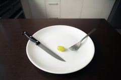 Gezond voedselthema: groene druif op een witte plaat het losmaken van gewicht, gezonde levensstijl stock afbeeldingen Gezond voedselthema: groene druif op een witte plaat het losmaken van gewicht, gezonde levensstijl stock afbeeldingen