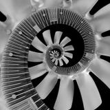 Geïsoleerd op zwarte abstracte spiraalvormige die fractal van schroef van de de ventilator de zilveren lucht van de vrachtwagendi royalty-vrije illustratie Geïsoleerd op zwarte abstracte spiraalvormige die fractal van schroef van de de ventilator de zilveren lucht van de vrachtwagendi royalty-vrije illustratie