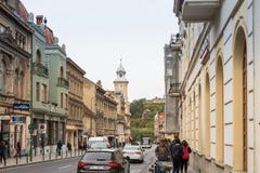 Gheorghe Bartitiu-straat dichtbij aan het Vierkant van de Raad Markt in de Oude stad van Brasov in Roemenië Royalty-vrije Stock Afbeelding Gheorghe Bartitiu-straat dichtbij aan het Vierkant van de Raad Markt in de Oude stad van Brasov in Roemenië Royalty-vrije Stock Afbeelding